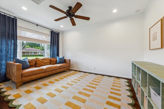 Foto del edificio - 14122 Queensbury Ln