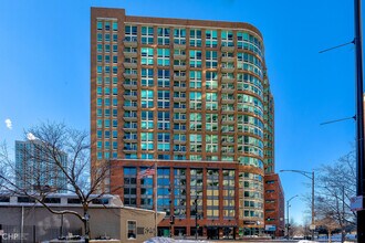 Building Photo - 600 N Kingsbury St