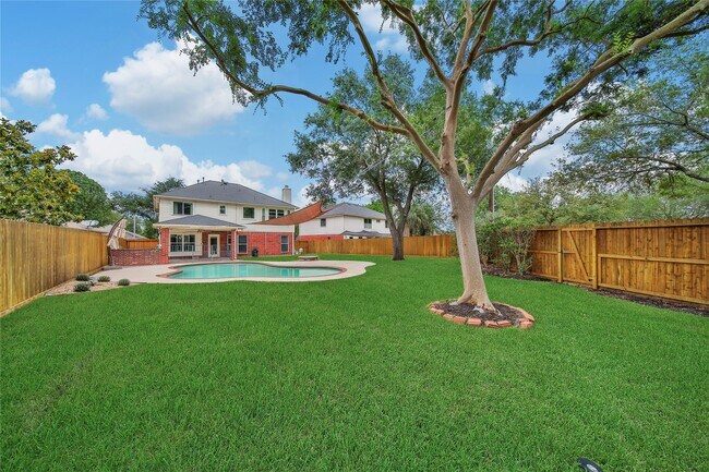 Foto del edificio - 16731 Creek Trail