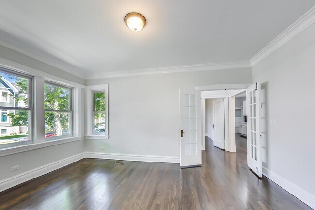 Building Photo - 3819 W Cornelia Ave
