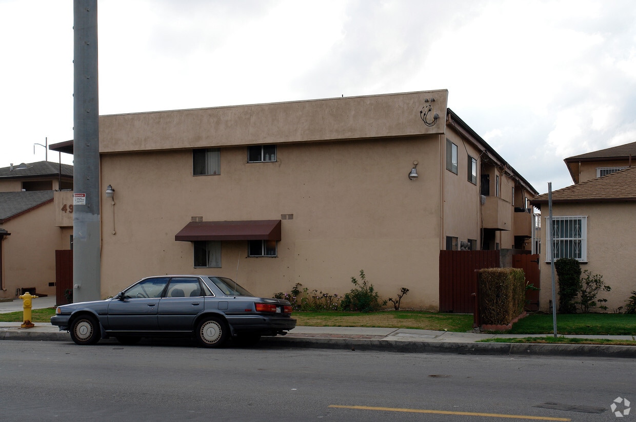 Building Photo - 4932 W Lennox Blvd