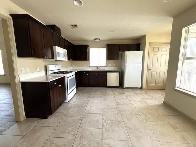 Foto del edificio - 4 Bed House - North of UT Campus