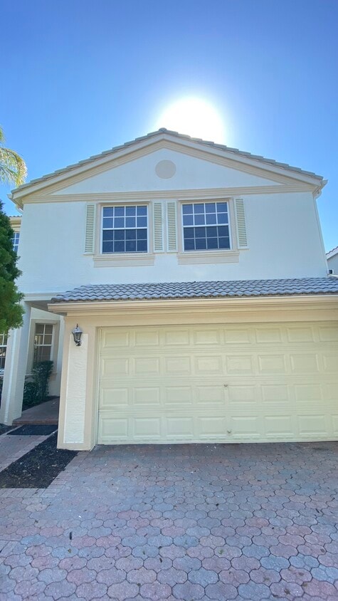 Foto principal - 9814 Shepard Pl