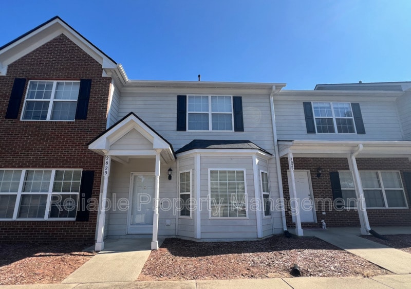 Foto principal - 2825 Bennington Dr