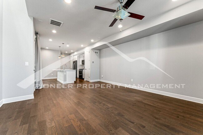 Building Photo - Single Family Home with 2 Car Garage and C...