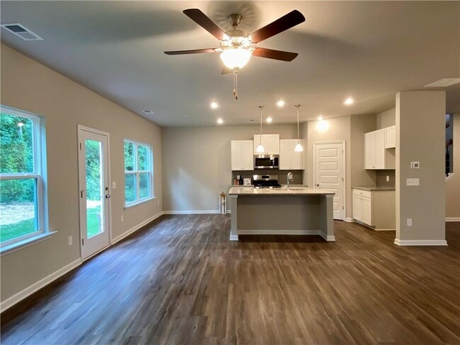 Building Photo - 3863 Clarington Dr