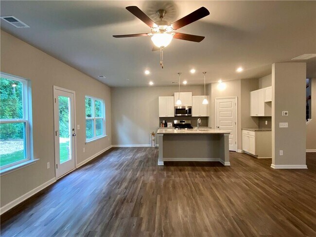 Foto del edificio - 3863 Clarington Dr