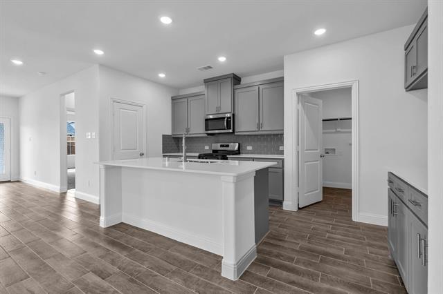 Foto del edificio - 801 Amenduni Ln