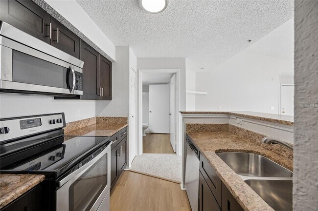 Foto del edificio - 2213 Grand Cayman Ct