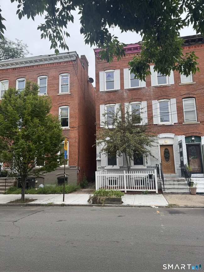 Building Photo - 277 Portsea St