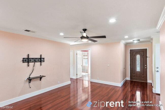 Building Photo - 3 br, 1 bath House - 1656 Messina Dr, San ...
