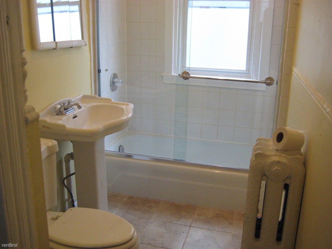 Building Photo - 5 br, 1 bath  - 105 Blake St