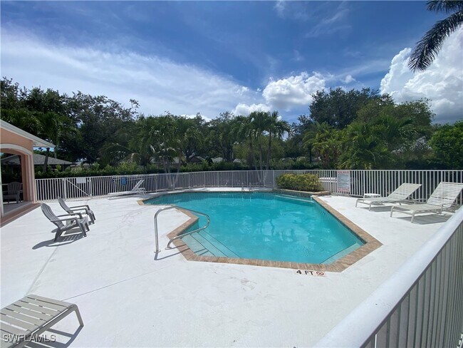 Foto del edificio - 14805 Crooked Pond Ct