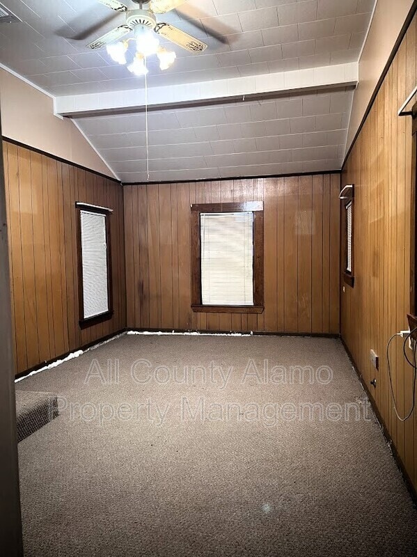 Building Photo - 301 Aero Ave