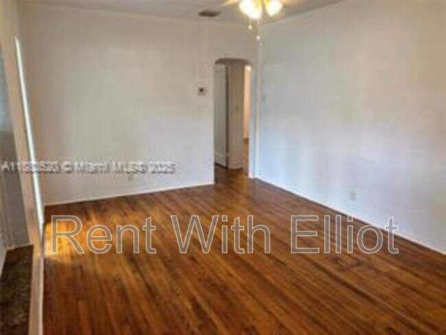 Foto del edificio - 1842 Funston St