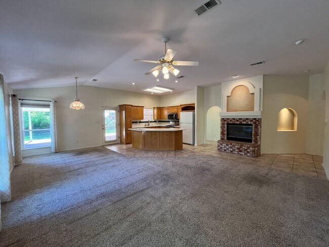 Building Photo - Quaint 3 Bedroom 2 Bathroom Home In Quinte...
