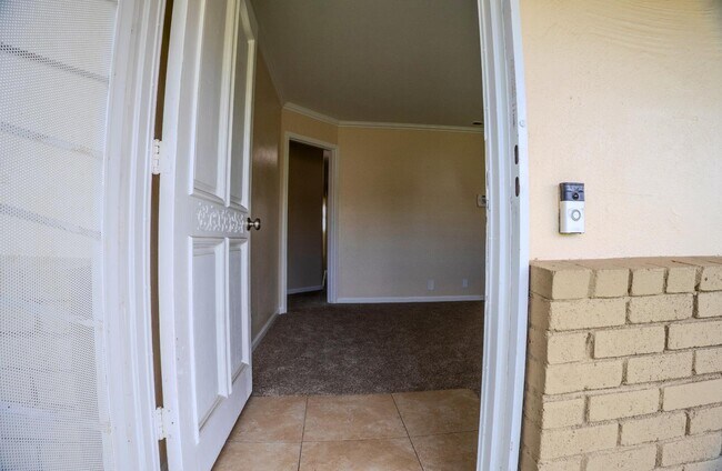 Building Photo - 588 Mulberry Cir