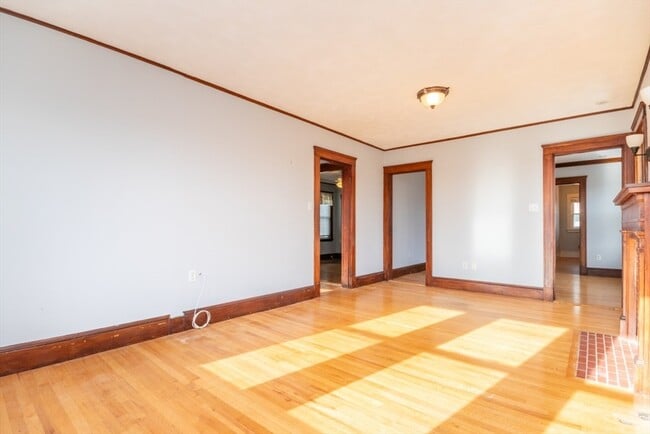 Building Photo - 76 Westglow St