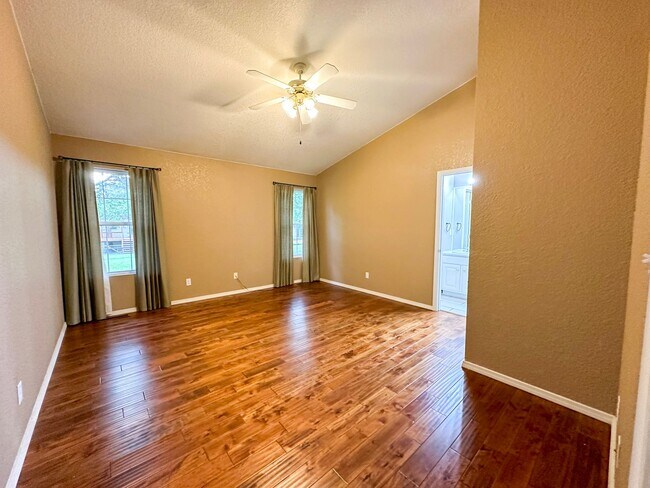 Building Photo - Beautiful 3 bedroom 2 bath home in Still C...