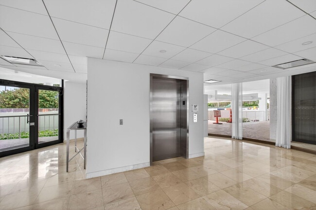 Foto del edificio - 1200 S Ocean Blvd
