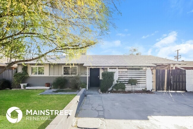 Building Photo - 4749 N 39th Dr