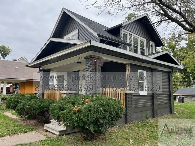 Building Photo - Beautiful Midtown Rehab! Main Floor Primary!