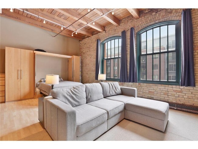 Building Photo - 400 N 1st St