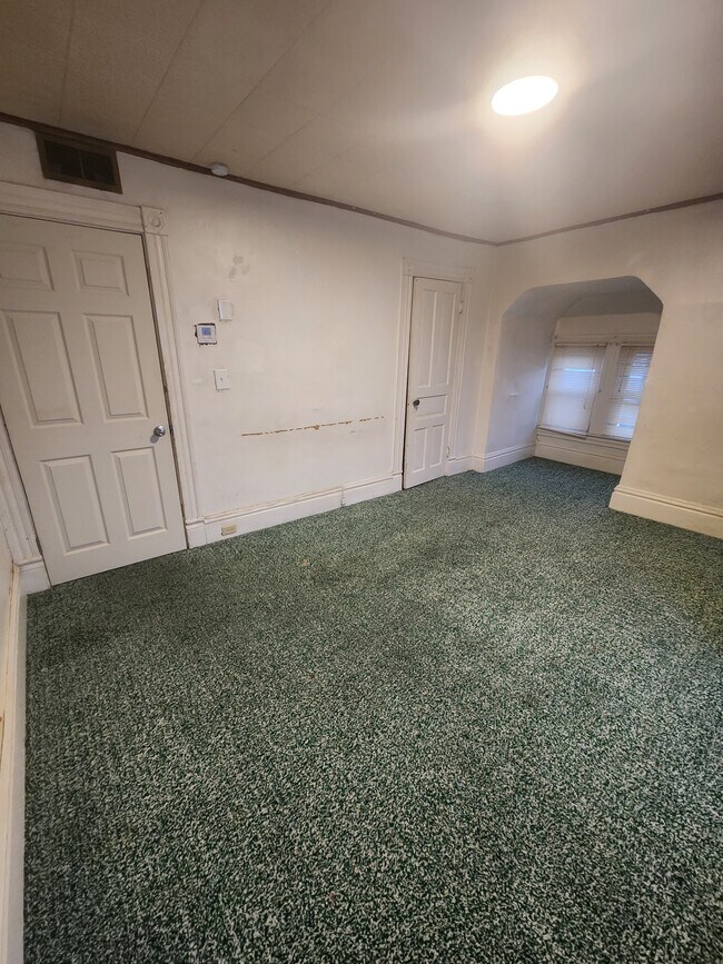 Bedroom 2 ( 10.5x18) - 340 Virginia Ave