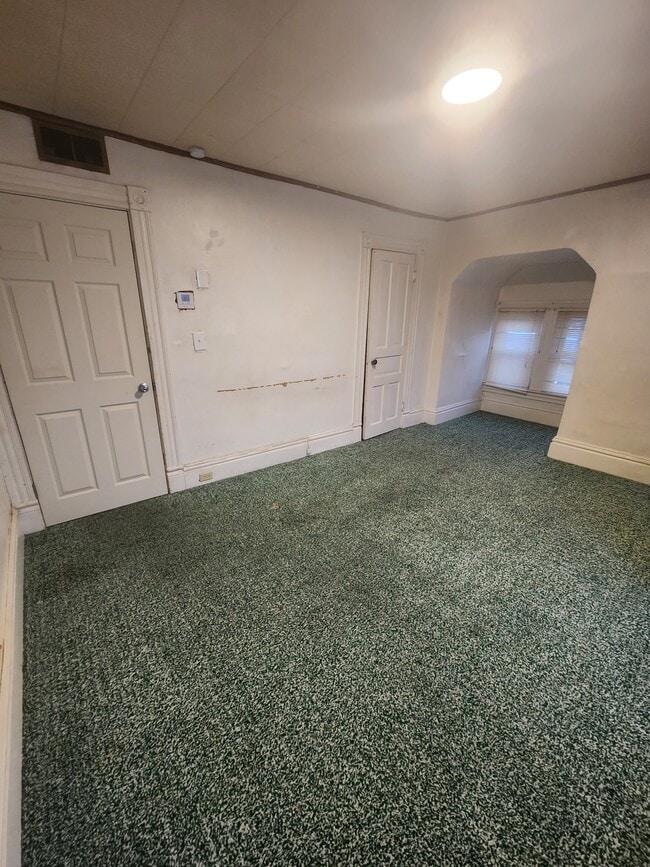 Bedroom 2 ( 10.5x18) - 340 Virginia Ave