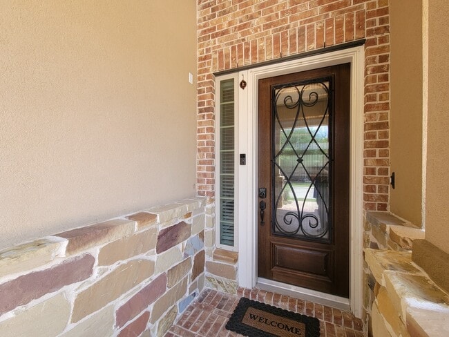 Foto del edificio - 715 Charleston Heights Ln