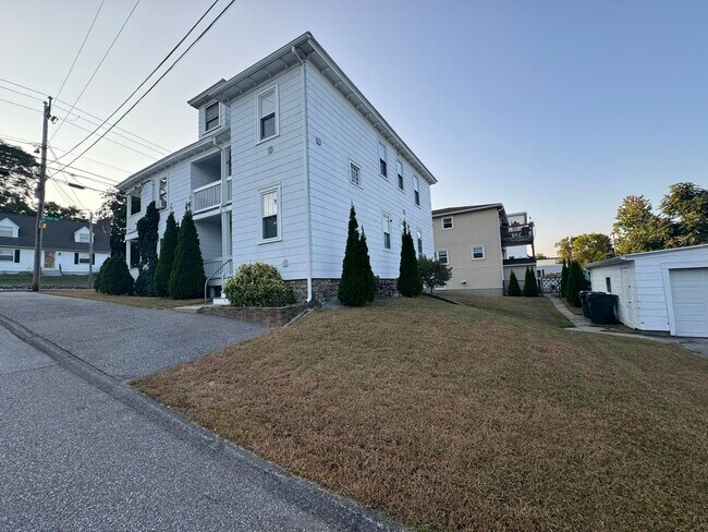 Building Photo - 321 Calef Rd