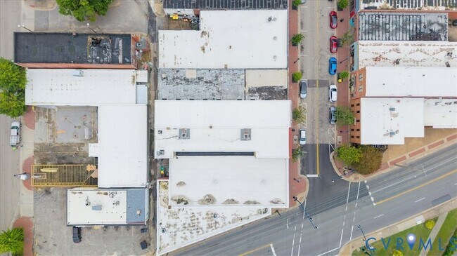 Foto del edificio - 207 E Broadway