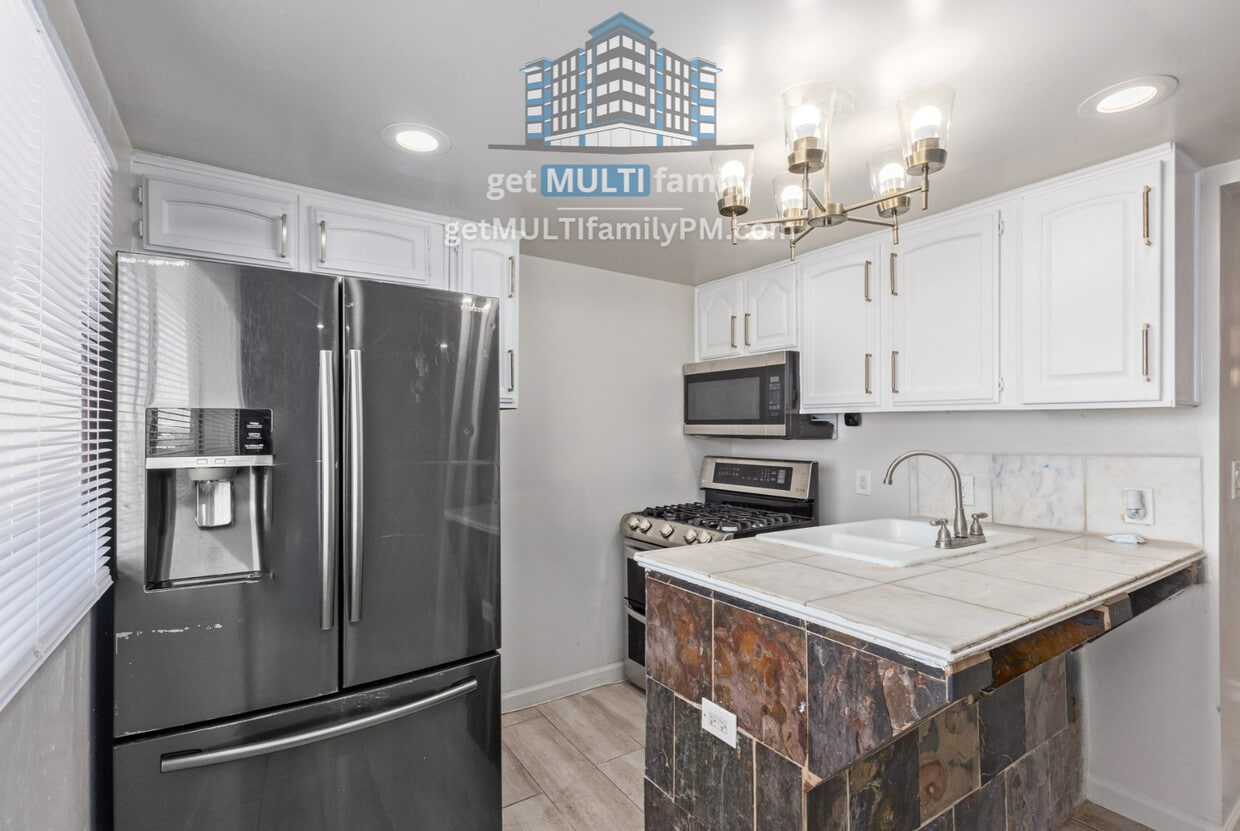 Primary Photo - 511 N 32nd Pl
