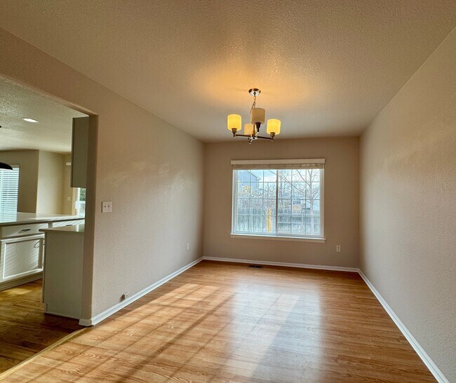 Foto del edificio - Beautiful & Updated 4 Bedroom / 3.5 Bath Home – Available Now!