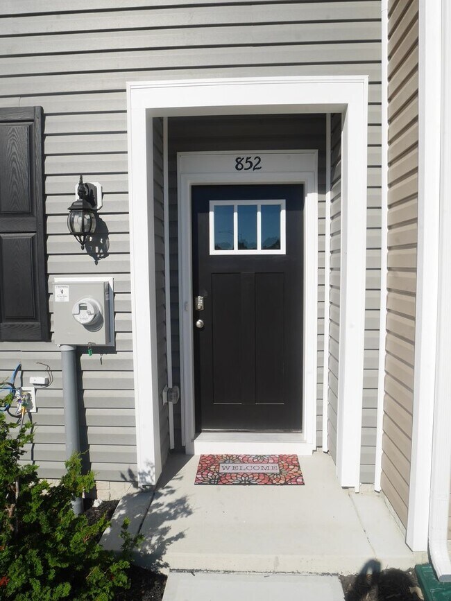 Foto del edificio - Live Modern in Salisbury – 3BR Townhome wi...