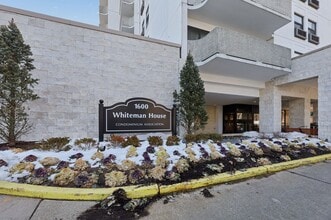 Building Photo - 1600 Center