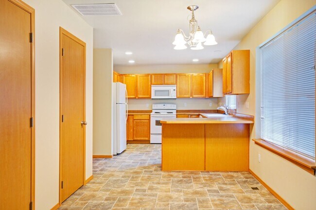 Foto del edificio - Holiday Move-In Special — Enjoy Half Off Your First Month’s Rent! Lovely 3 Bedroom Home in Coupev...