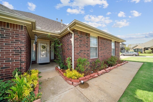 Building Photo - Spacious Home in South Tulsa