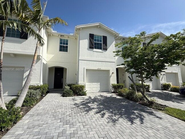 Photo - 6939 Harbours Edge Ave Townhome