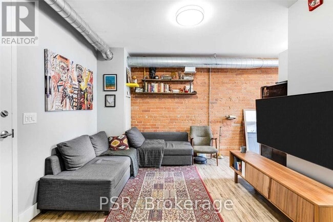 Building Photo - 2870 Dundas St W
