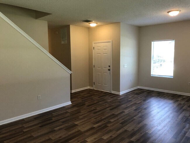 Foto del edificio - Large 5 Bedroom, 3 Bathroom Single Family ...