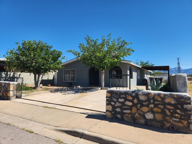 Building Photo - 235 Cottonwood St
