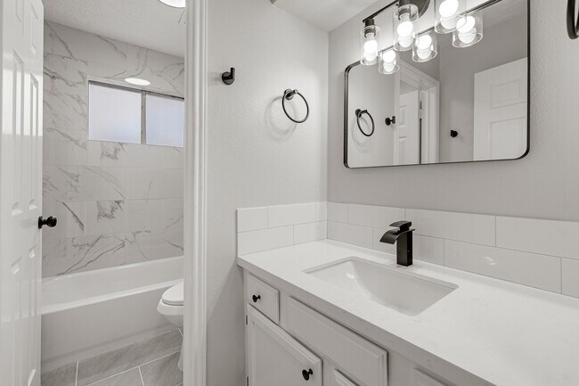 Foto del edificio - 22039 Rivermead Dr