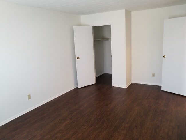 Building Photo - 9997 Independence Dr