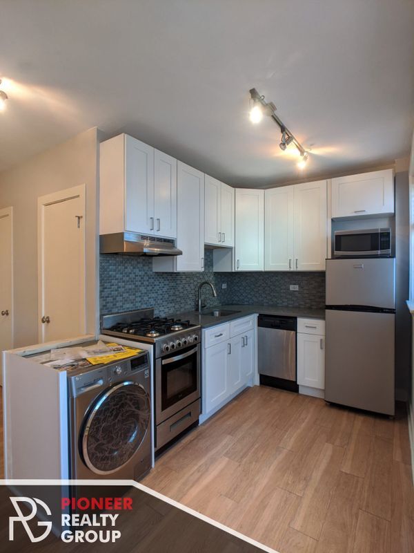 Foto del edificio - 511 W Belmont Ave