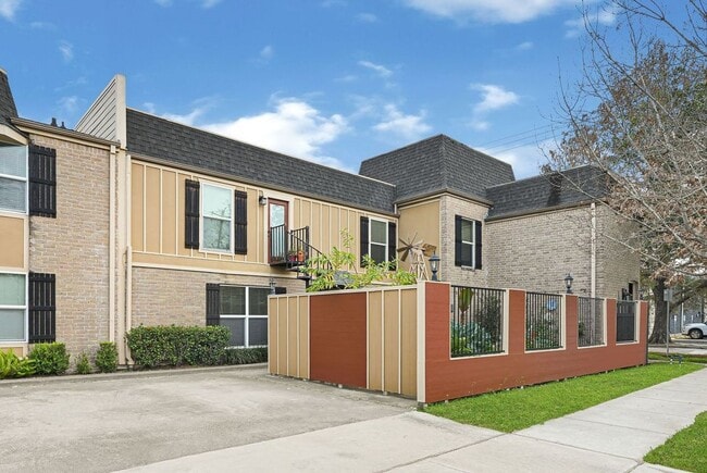 Building Photo - 1817 Commonwealth St