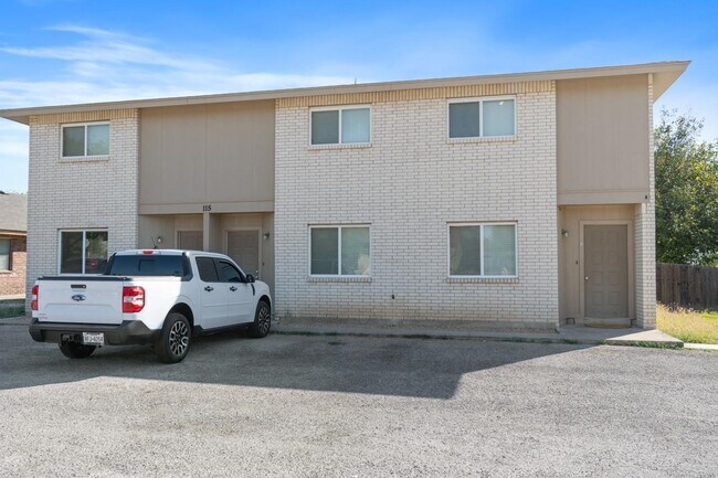 Foto del edificio - 115 Rhonda Dr