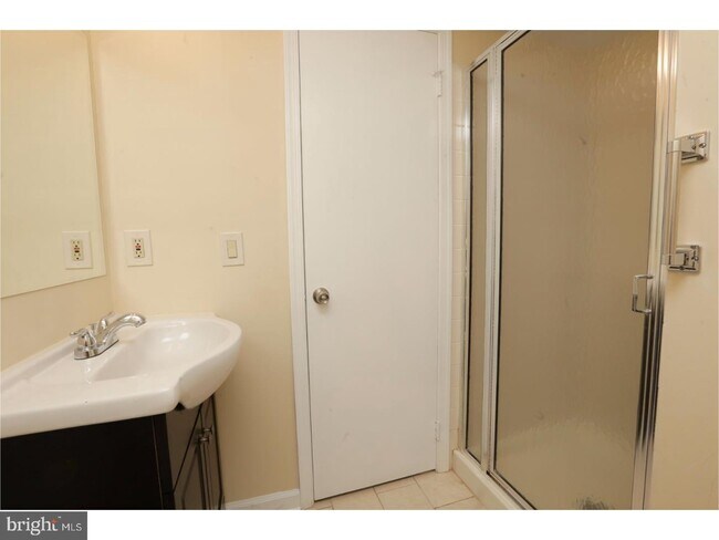 Building Photo - 15015 Hopkins Ct