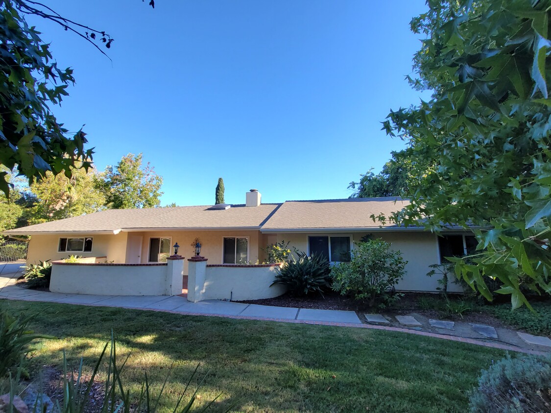Large ranch style house in Olivenhain - 2531 Lone Jack Rd