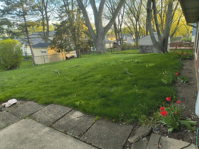 Foto del edificio - 1355 Blair Ln